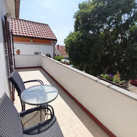 Apartman F&m *